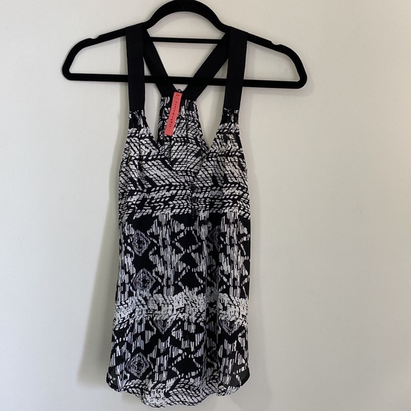 Eight Sixty New Mexico Tank in Black & White - Picture 8 of 9